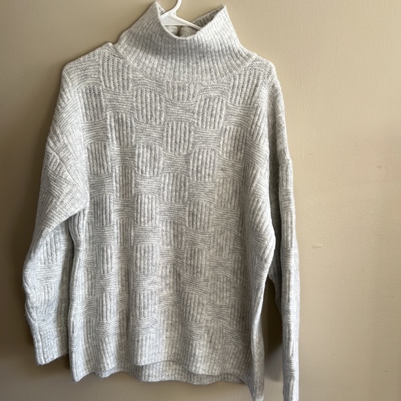 Lyla + Luxe
Cosmo Mock Neck Ribbed Sweater - Picture 4 of 5